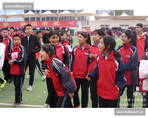 校园田径赛风云再起 激情飞扬挑战极限 拼搏精神引领青春潮流 - 副本 - 副本