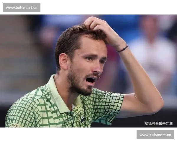 澳网男单赛场激战正酣 德约科维奇与梅德韦杰夫迎来决胜对决 - 副本 - 副本